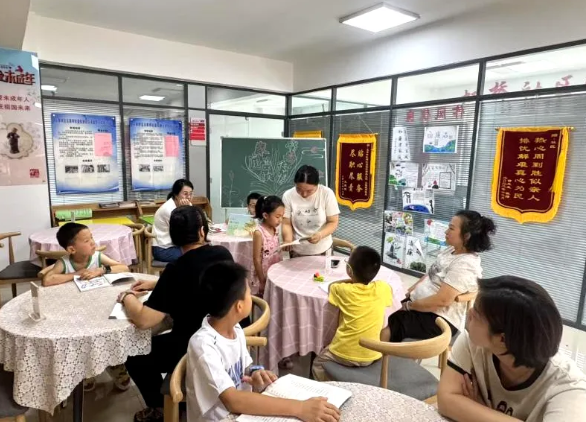 太原尖草坪街道虹桥社区让书香飘进寻常家