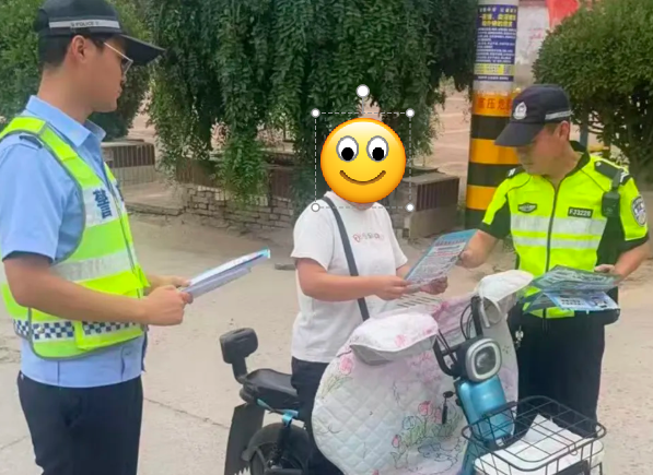 临汾公安交警进农村开展暑期交通安全暨打击“黄牛黑中介”宣传教育活动