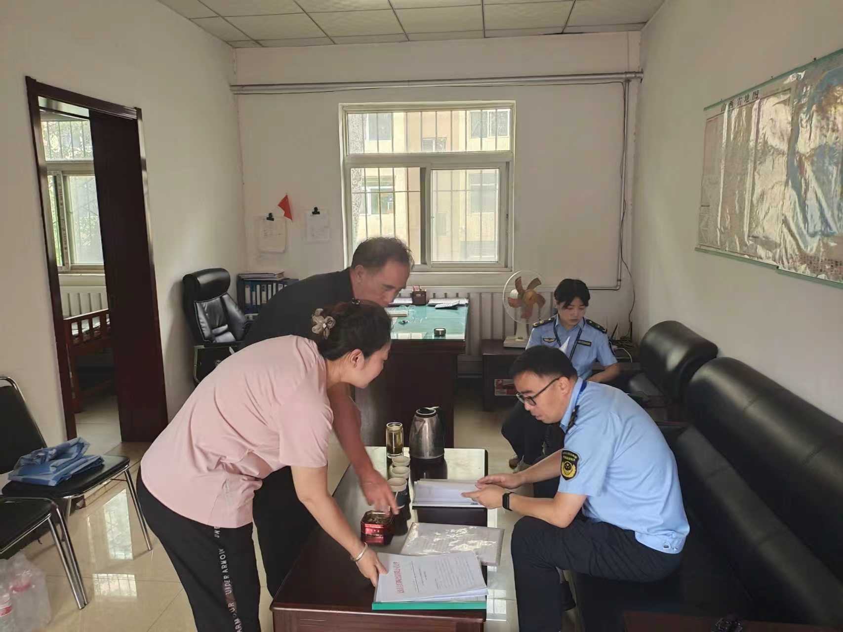 太原杏花岭区市场监督管理局检查食品生产企业商标注册及使用情况