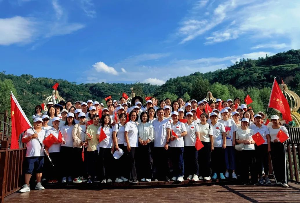 龙腾吕梁承壮志 凤鸣抗战砺初心——吕梁离石区龙凤小学“追寻先辈足迹  践行吕梁精