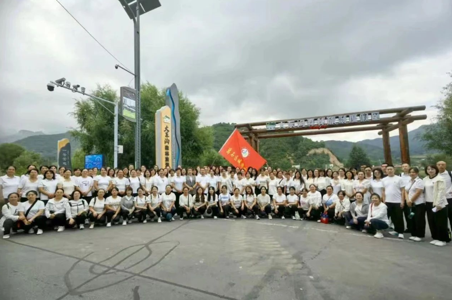 踏寻烽火足迹  见证山乡蝶变——吕梁离石区城内小学全体教师徒步践行吕梁精神