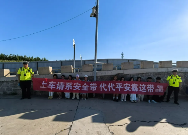 吕梁岚县交警进驾校开展交通安全宣传活动