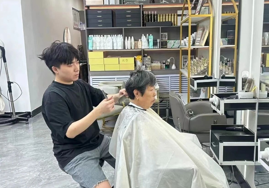 太原尖草坪区新城街道新城社区：五元理发让“社区合伙人”出圈  三方共赢让“民生幸