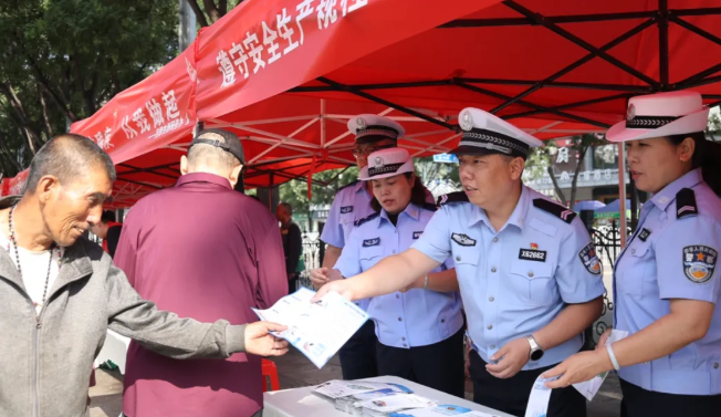 吕梁市公安局交通管理支队开展残疾预防日交通安全宣传活动