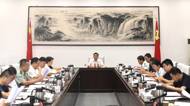 吕梁市委政法委2025年第四次全体（扩大）会议召开  张利锋主持会议并讲话