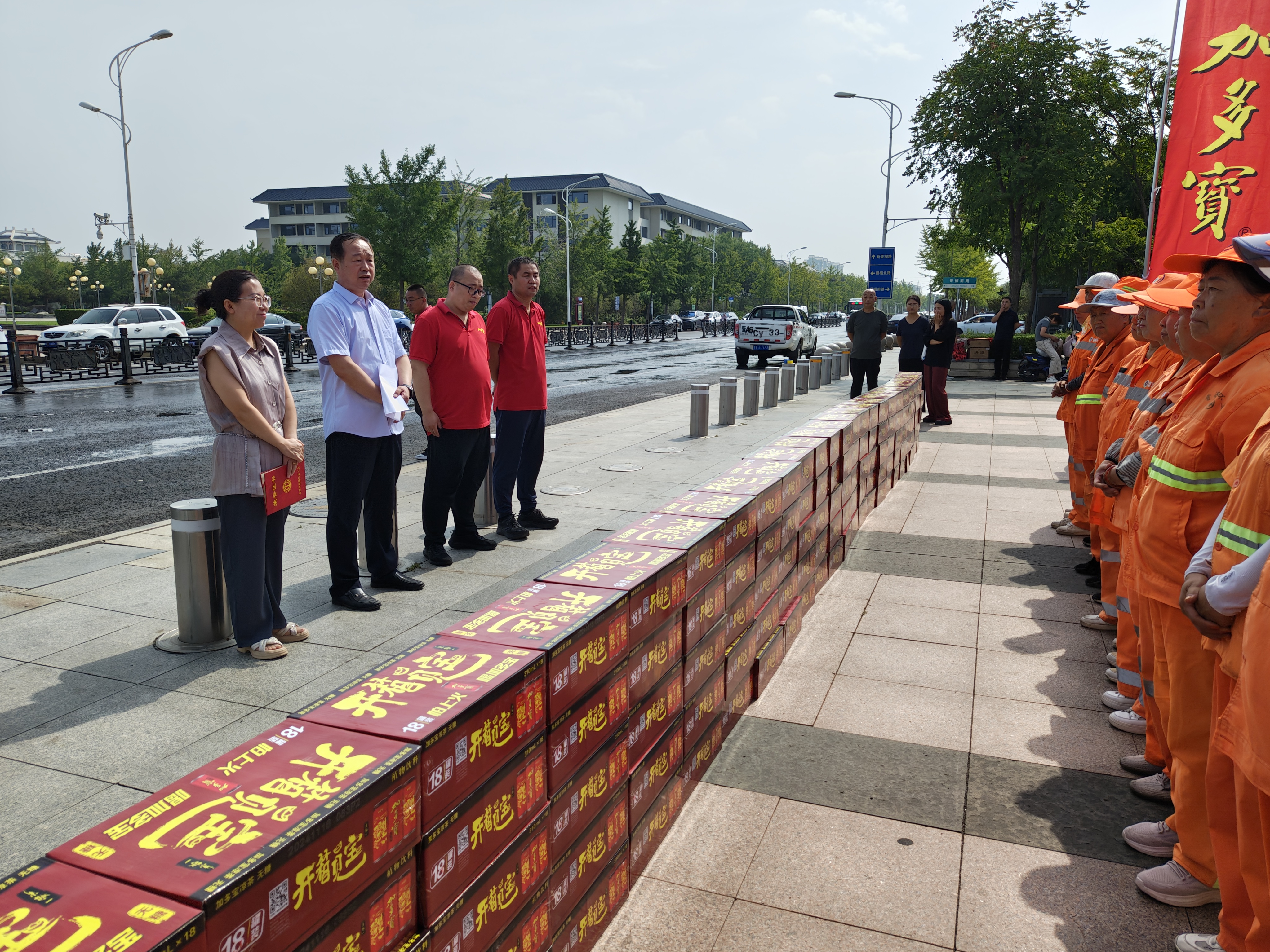 太原晋源区：爱心捐赠  情暖环卫