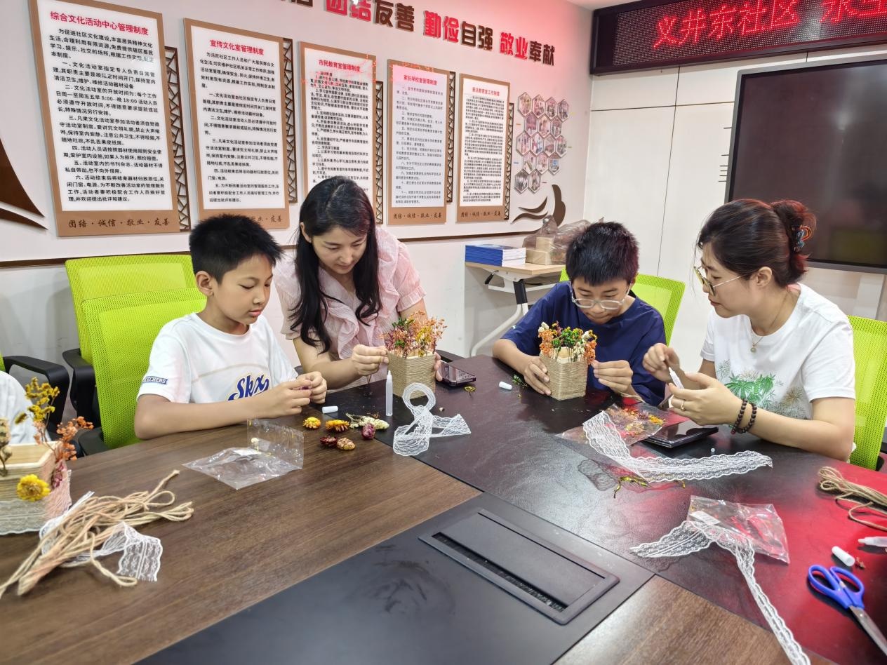 太原万柏林区长风西街街道：绳系时光  花伴成长