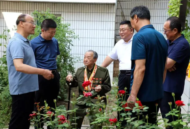 吕梁市走访慰问抗战时期离休干部