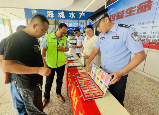 郑州禁毒宣传走进中原水产物流港 多部门联动筑牢禁毒防线725.png