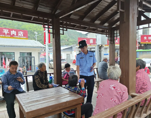 吕梁兴县公安局孟家坪派出所开展打击防范经济犯罪宣传活动