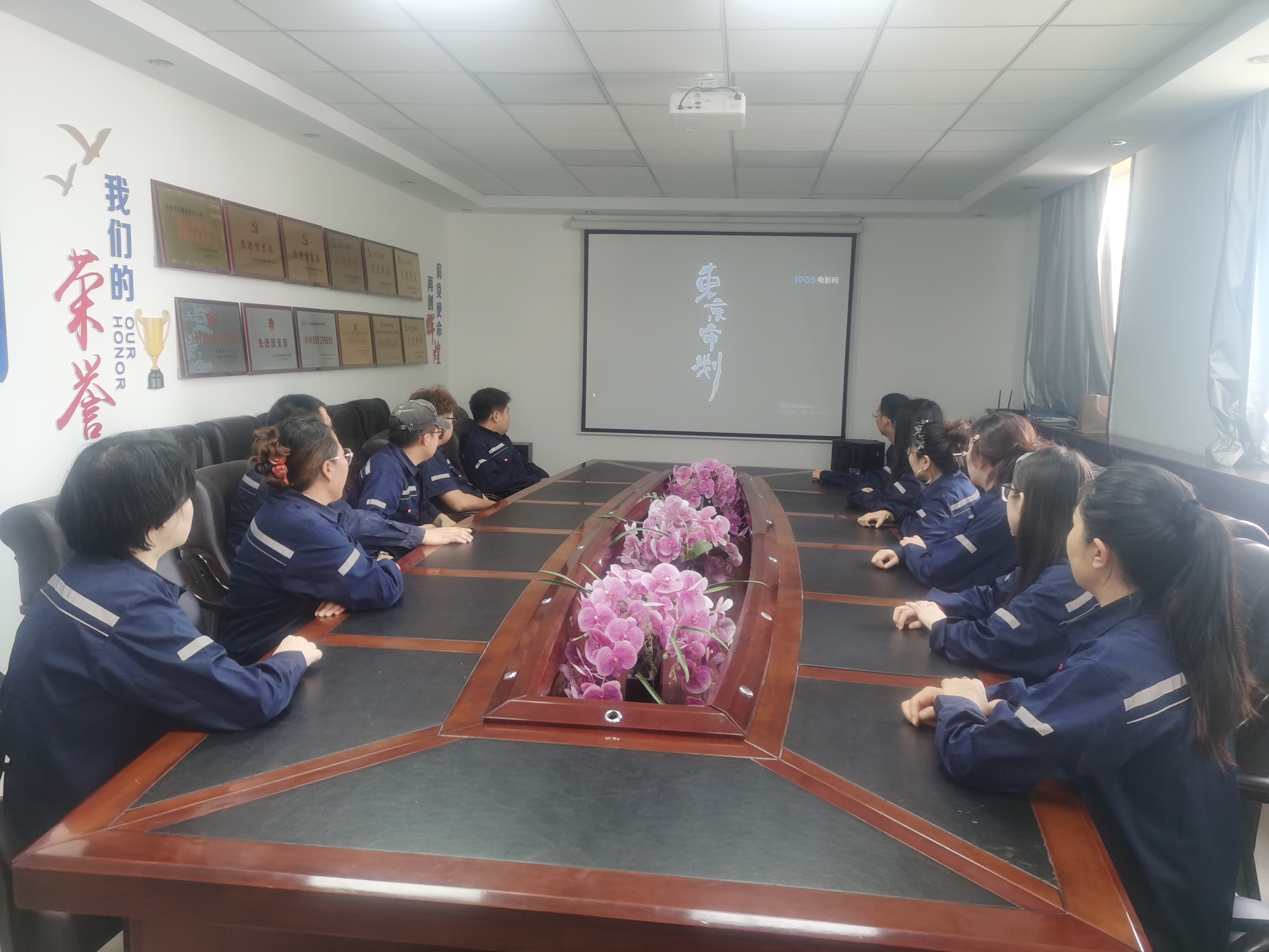 太原市政集团沥青拌和厂团支部开展“纪念中国人民抗日战争暨世界反法西斯战争胜利80