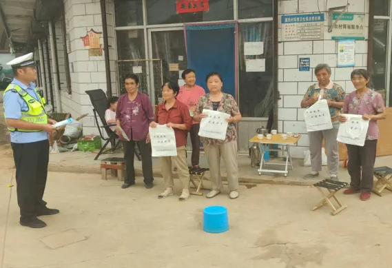临汾安泽交管大队开展“美丽乡村行交通安全巡回宣讲”活动