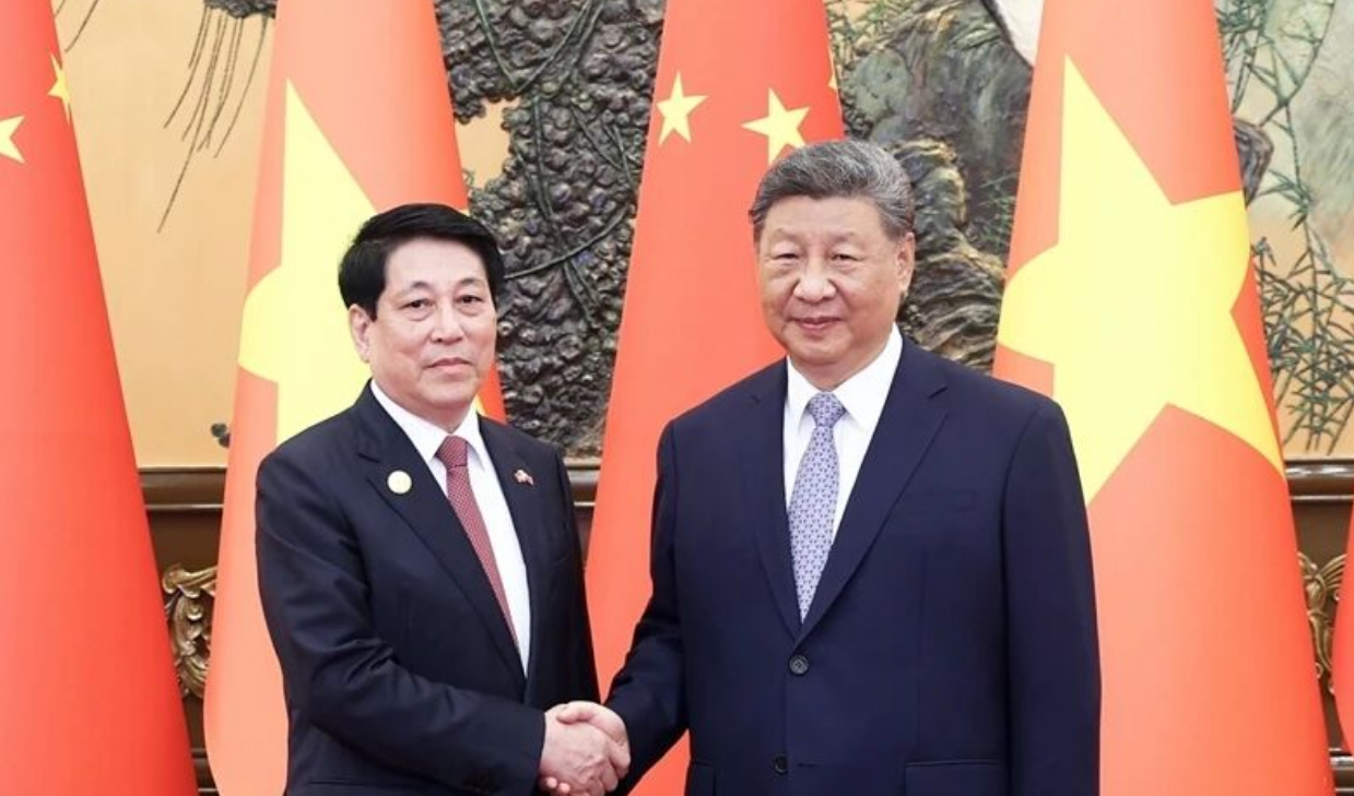 习近平会见越南国家主席梁强