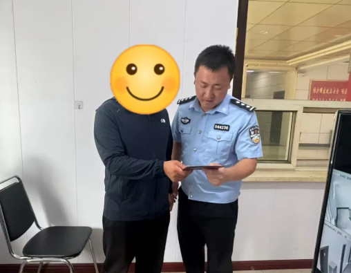 长治壶关：民警暖心寻回意外“溜走” 的户口簿