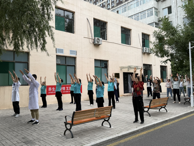 太原市万柏林区下元街道开展“邻里携手学养生  互助同行护健康”养生健康主题活动
