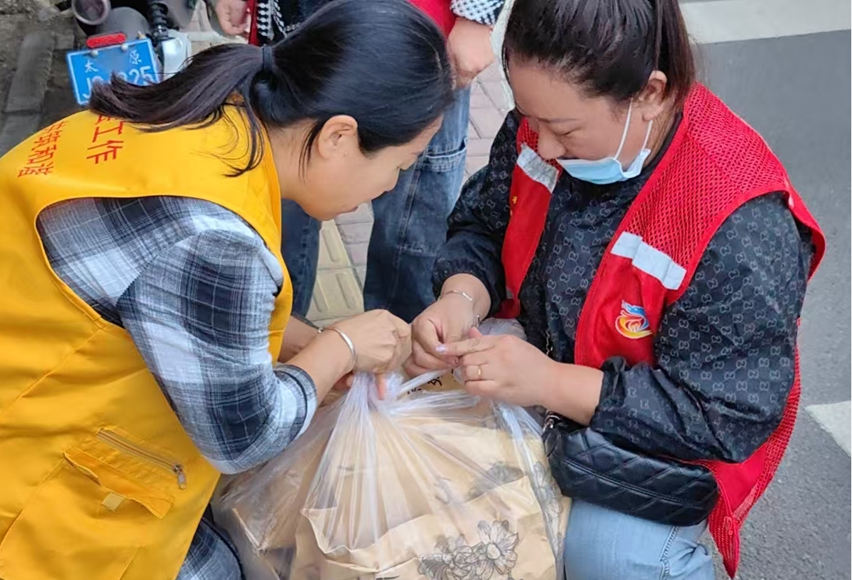 太原万柏林区和平街道玉园北社区：筑牢环保防线  护航文明祭祀