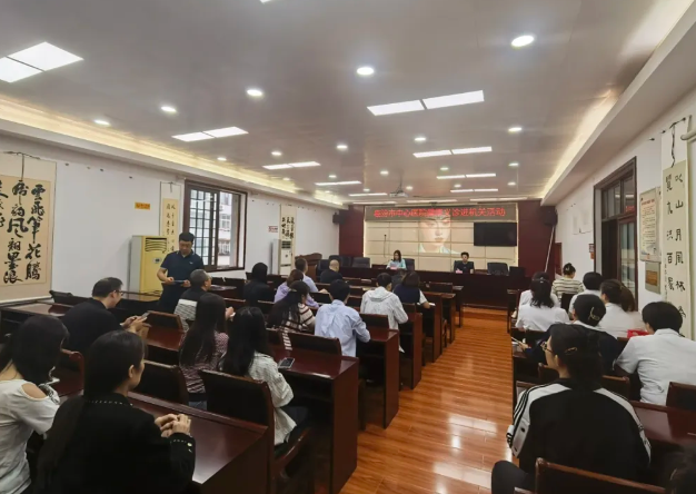 临汾市中心医院专家团走进市发改委