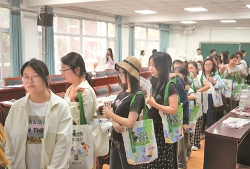 晋中市为11万新生送出开学大礼包