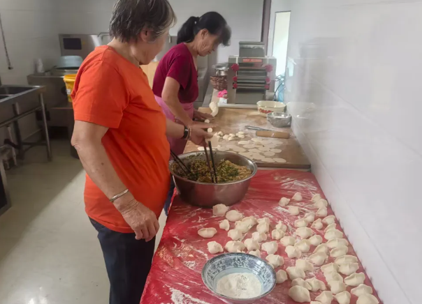 吕梁临县开阳村：夕阳无限美，温暖老人心