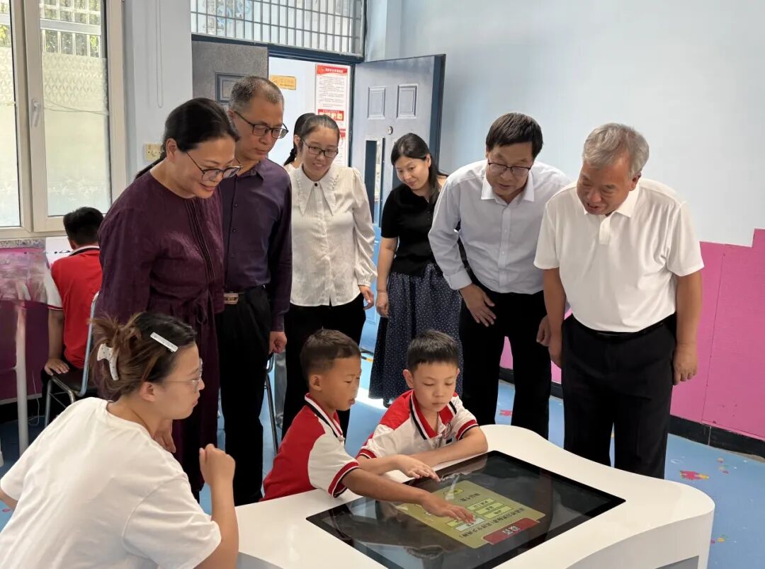 运城：翟冬鸿赴爱诺特教学校开展教师节慰问