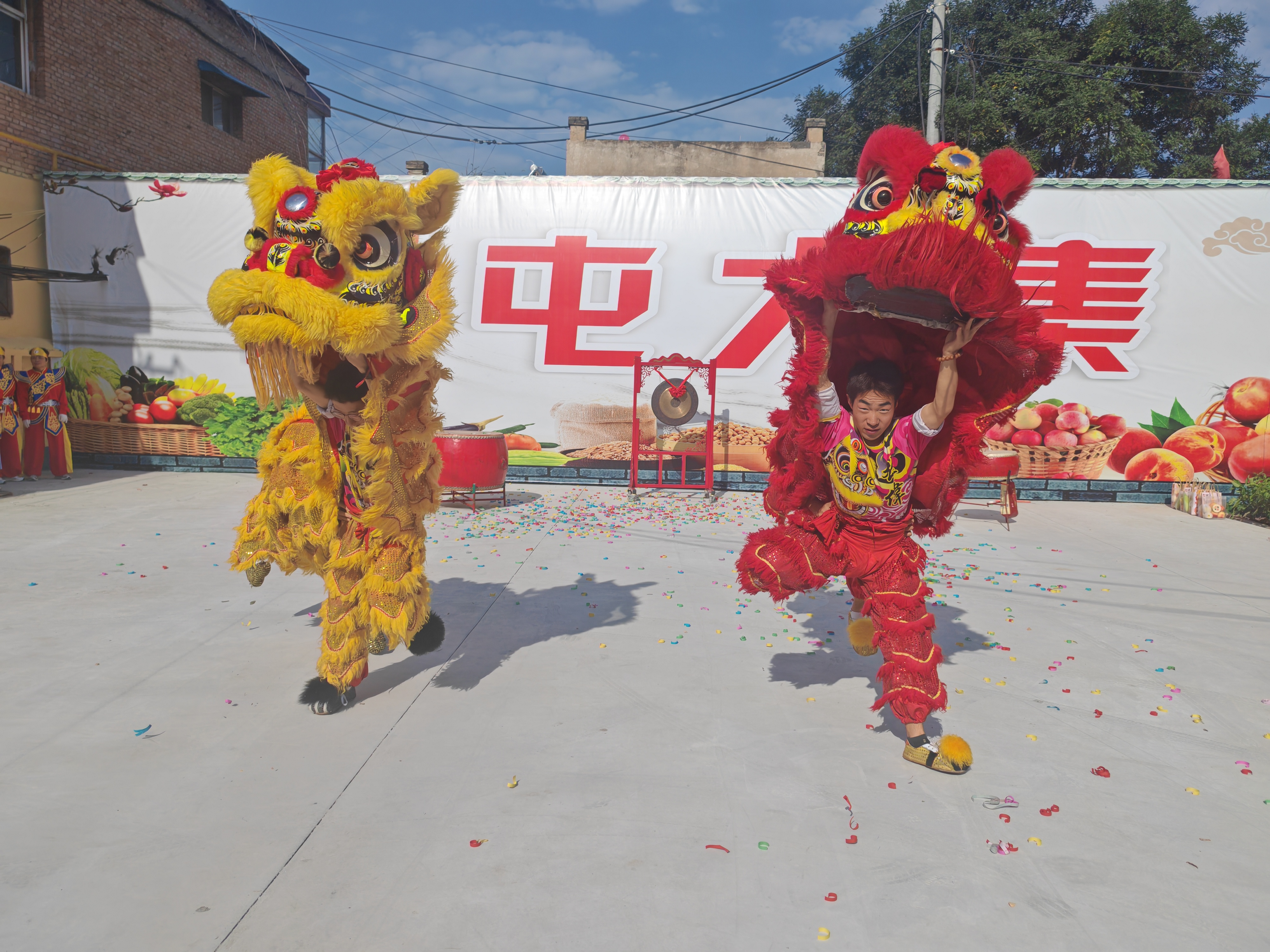 太原阳曲县泥屯大集开集仪式热闹非凡，烟火气里绘就乡村振兴新图景