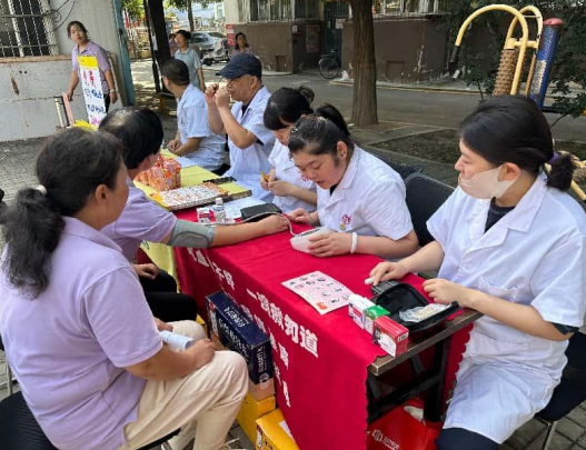 太原万柏林区下元街道开展“情暖金秋颂师恩  社区义诊送温情”爱心义诊活动