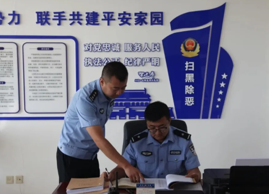 当警察遇上“教师节” 致敬警察身边的教师