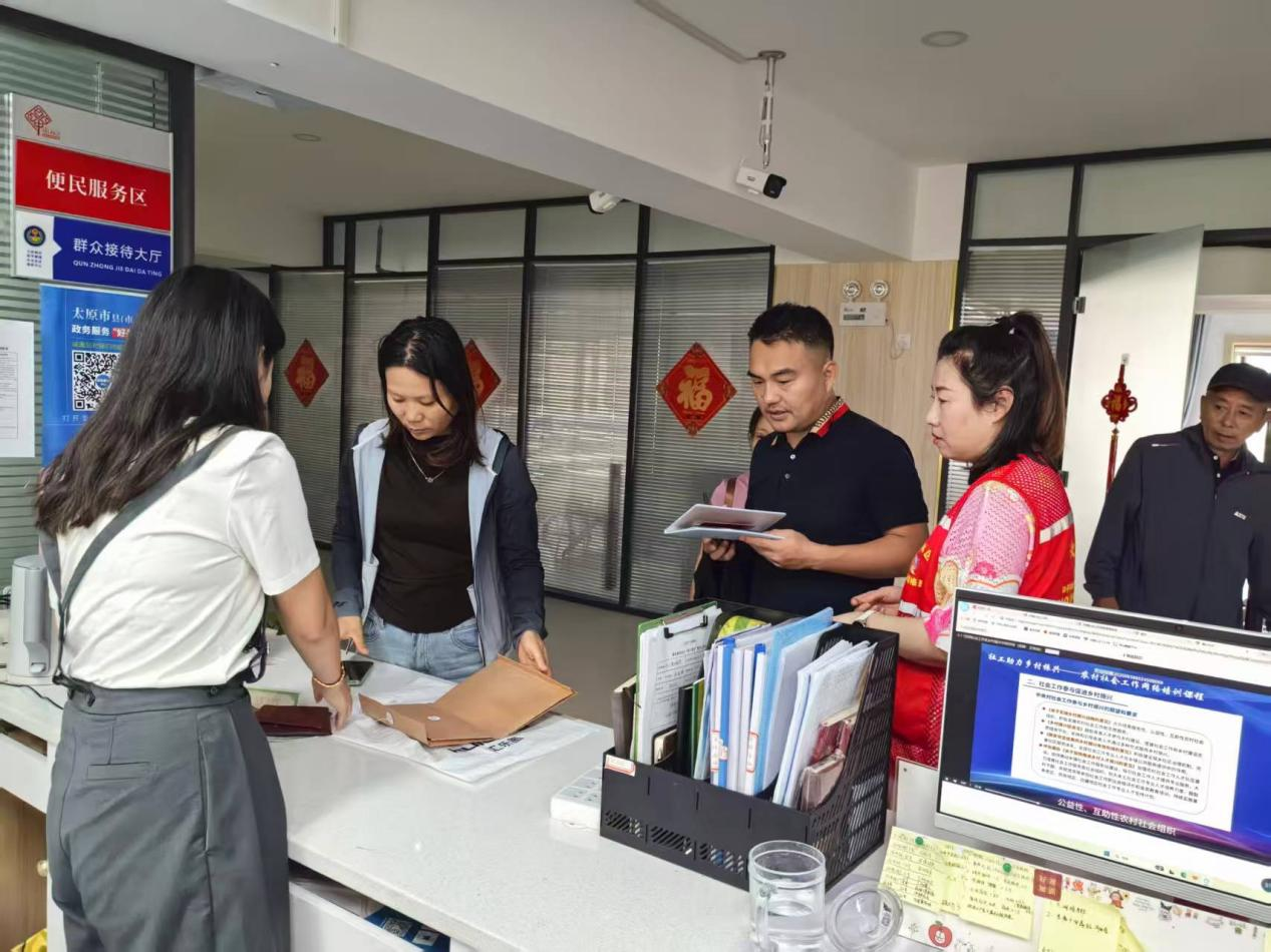 太原万柏林区和平街道百合社区：补贴惠民心  福祉进万家