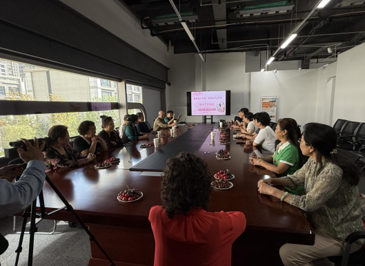 躬耕教坛守初心  银辉筑梦启新程——太原万柏林区丽华社区开展银龄志愿者教师节座谈