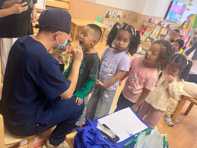 太原万柏林区西铭街道：师恩如灯照童心，健康相伴暖师心