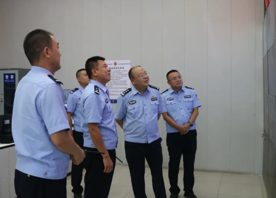 晋中灵石：张国华同志深入县看守所开展“公安局长当一天看守所所长”活动