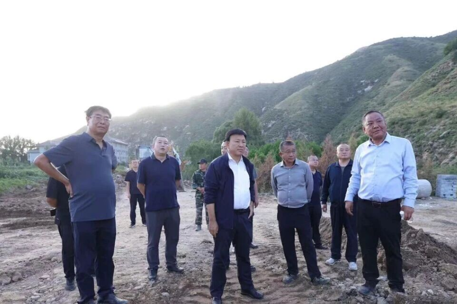 吕梁离石区委书记廉海平深入信义镇督导乡村旅游重点村建设