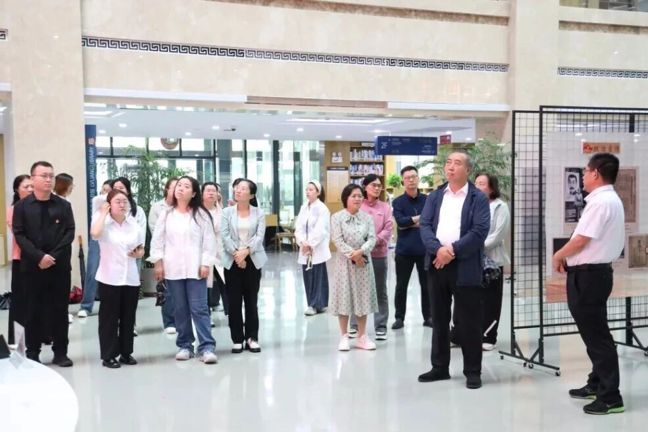 民盟吕梁市委会赴吕梁市图书馆参观“档案里的吕梁敌后抗战”档案图片展