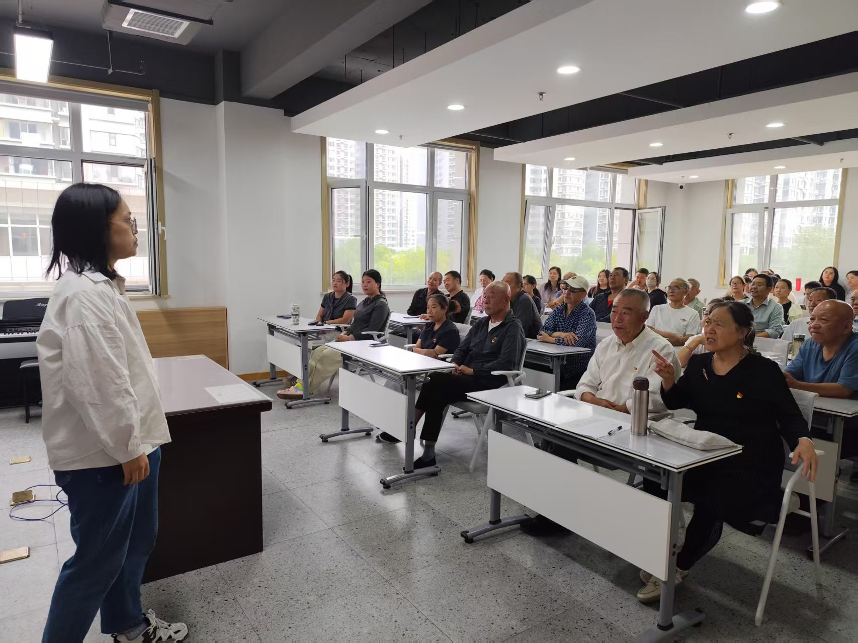 太原万柏林区南寒街道：多彩活动情暖夕阳  邻里共绘幸福画卷