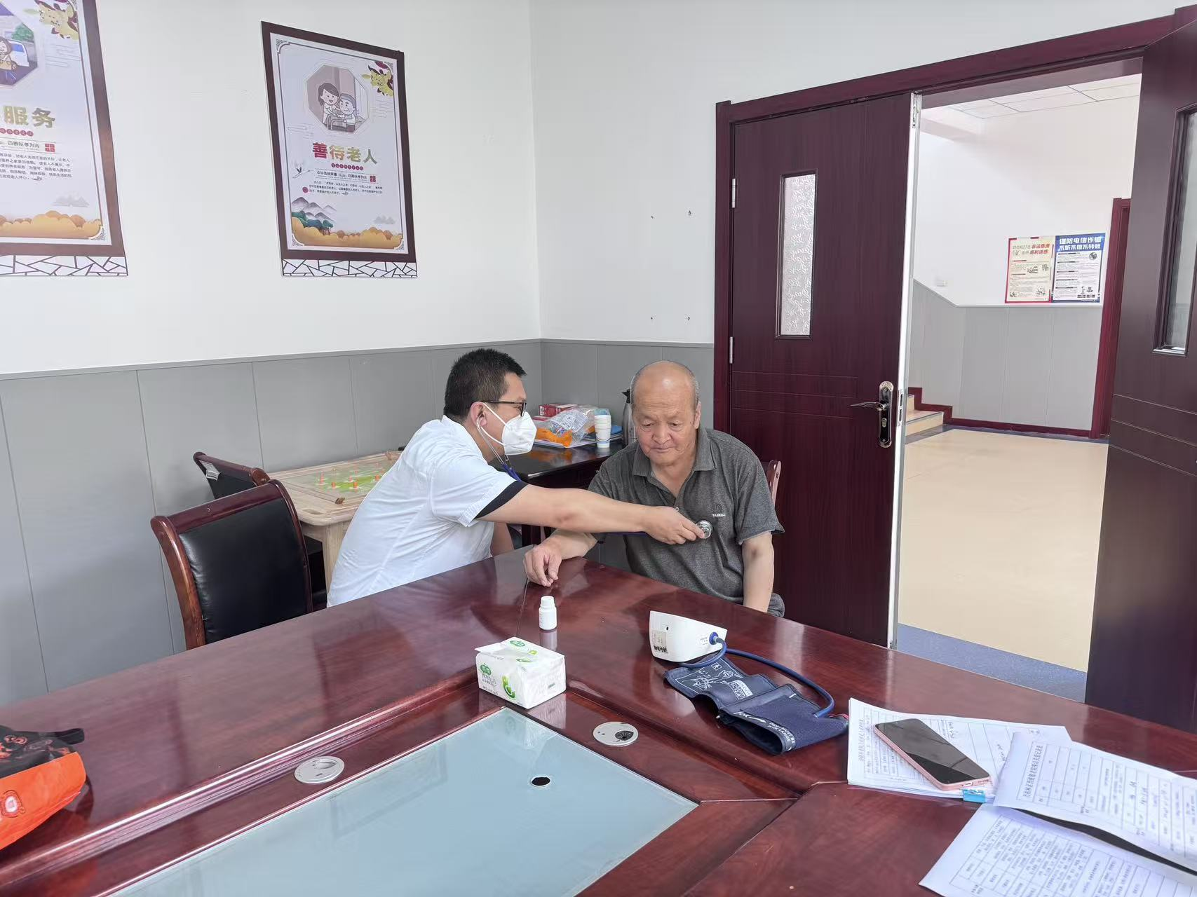 情系敬老院，义诊暖人心——中铁十二局医院与太原万柏林区西铭敬老院联合开展义诊活动