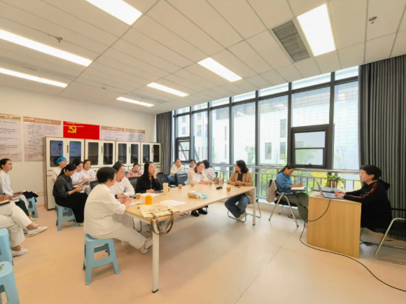 吕梁市第一人民医院举办护理管理人员外出学习交流会