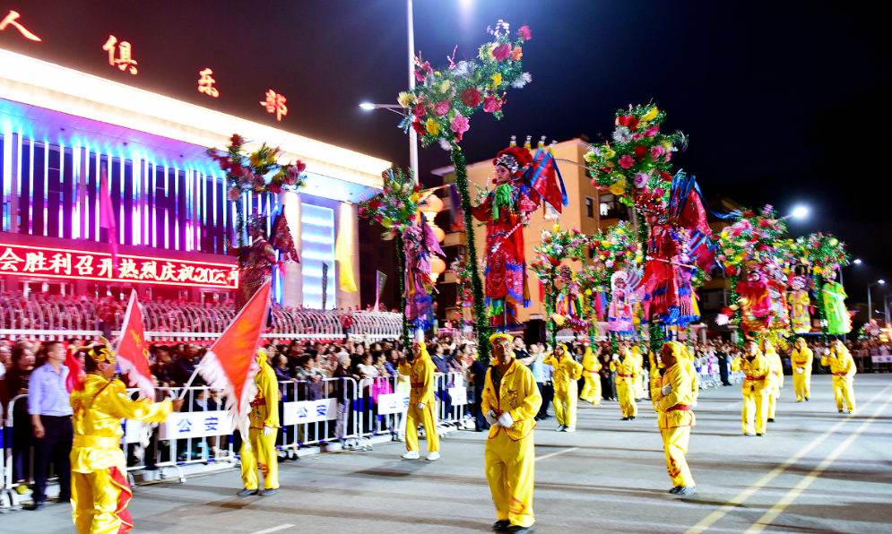 忻州代县峨口镇“企地共建  情满峨口”村晚点燃乡村文化热情