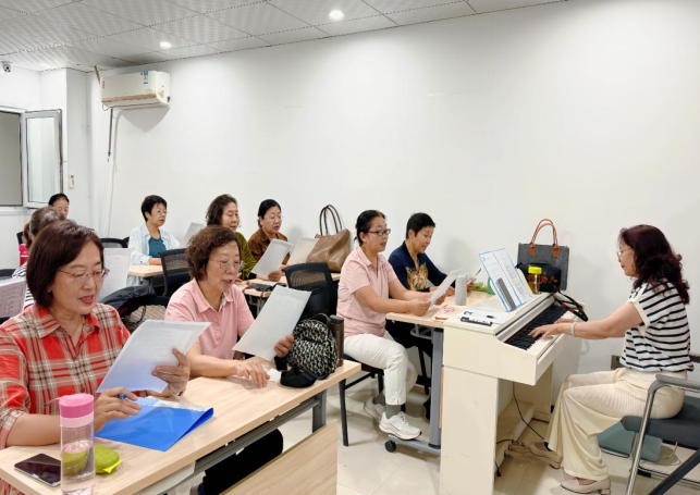 太原万柏林区晋祠路社区开展“唱响夕阳  声声动人”合唱培训活动