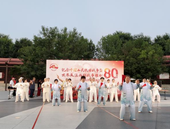 歌声里忆峥嵘！太原尖草坪区新城街道新城社区这场主题文艺汇演传递抗战精神