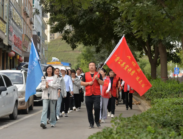 吕梁石楼县新时代文明实践中心携手中国移动石楼分公司举行健步走活动