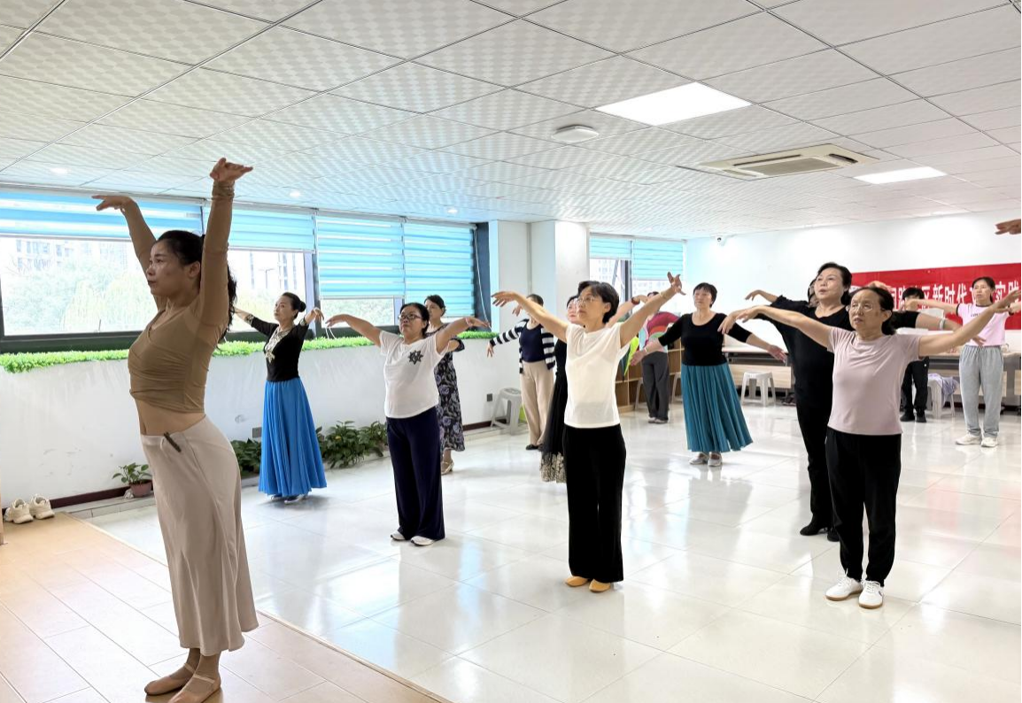 太原万柏林区长风西街街道晋祠路社区开展“舞韵新疆  定格风情”新疆舞活动