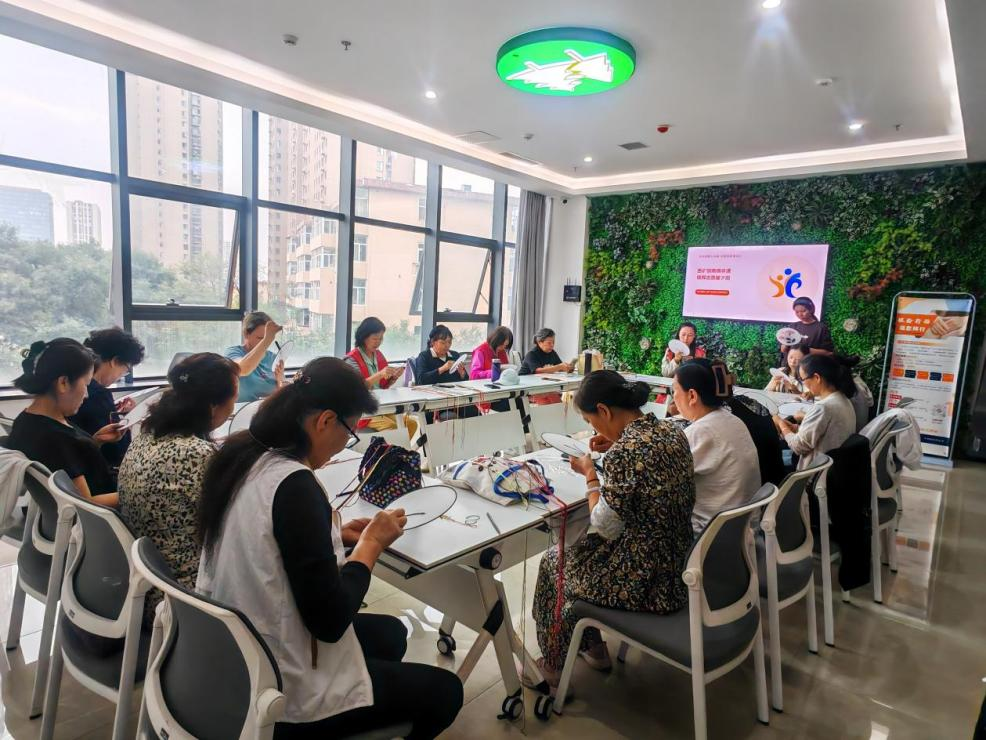 太原万柏林区民政局：银针穿梭传非遗  银辉暖心筑家园