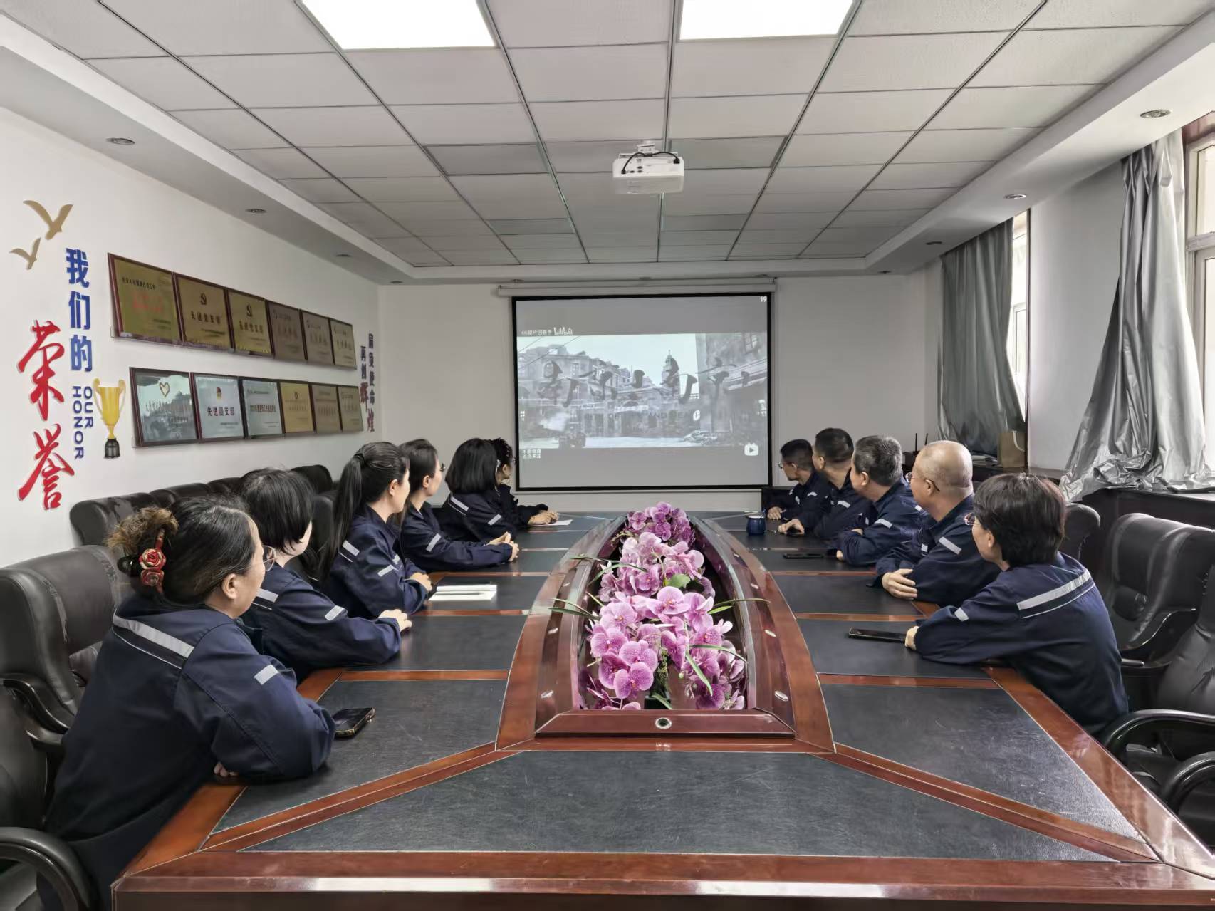 铭记历史  砥砺前行——太原市政集团沥青拌和厂党支部开展“九一八”观影活动