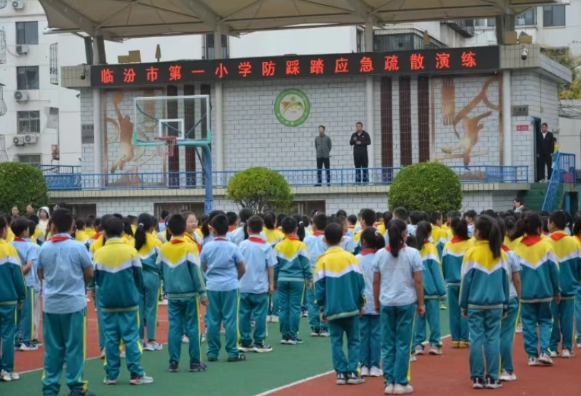 临汾市小学防踩踏应急疏散演练