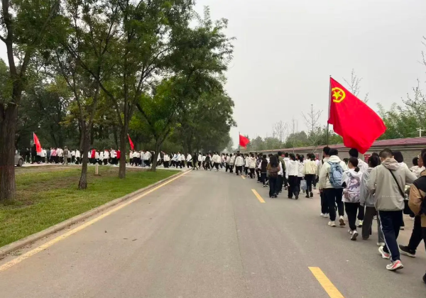 临汾市平阳中学团委组织学生走进军营开展国防教育实践活动 弘扬抗战精神 共筑国防长
