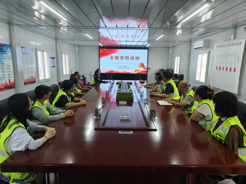 太原市政集团八公司联合太原城建公司开展“不忘初心跟党走  砥砺奋进新征程”主题党