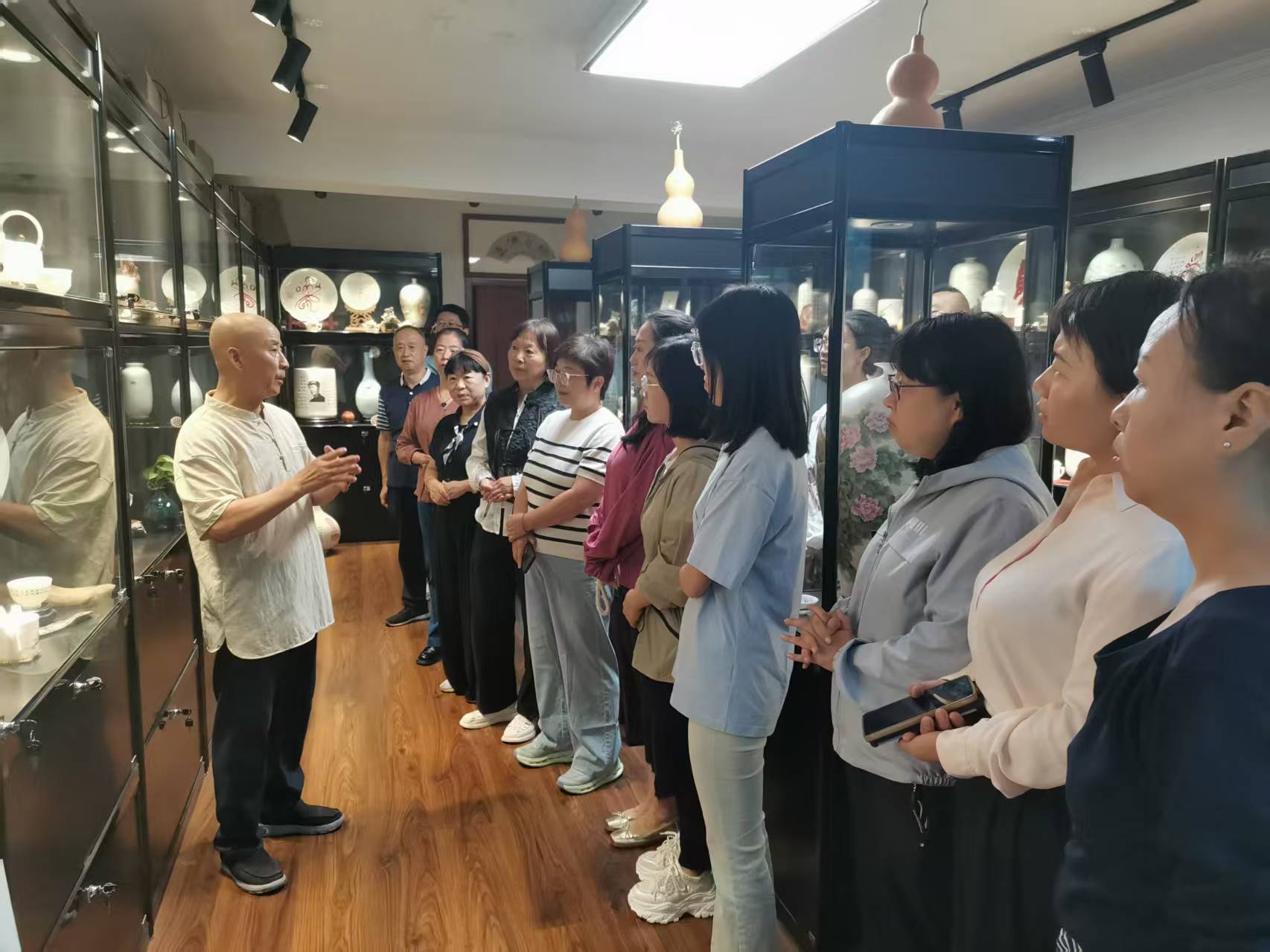 瓷上绘杏韵  笔墨赋初心——太原杏花岭区文物旅游发展中心（杏花岭区美术馆）成功举