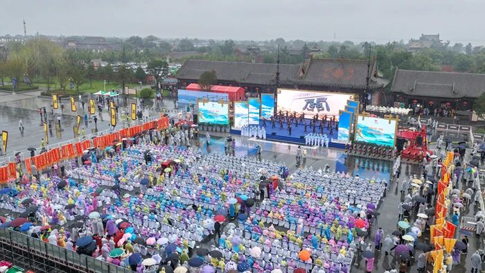 运城盐湖公安圆满完成第36届关公文化旅游节开幕式和祭拜关公大典安保工作