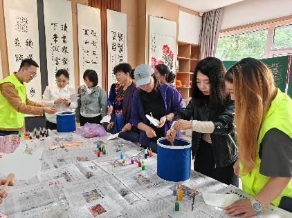 太原市万柏林区下元街道：“漆扇雅韵  非遗匠心”传统漆扇手作活动