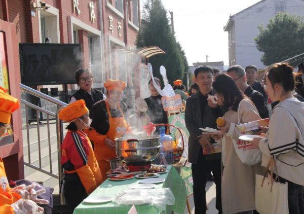 太原小店区北格中心校举办首届“小而美”劳动丰收节